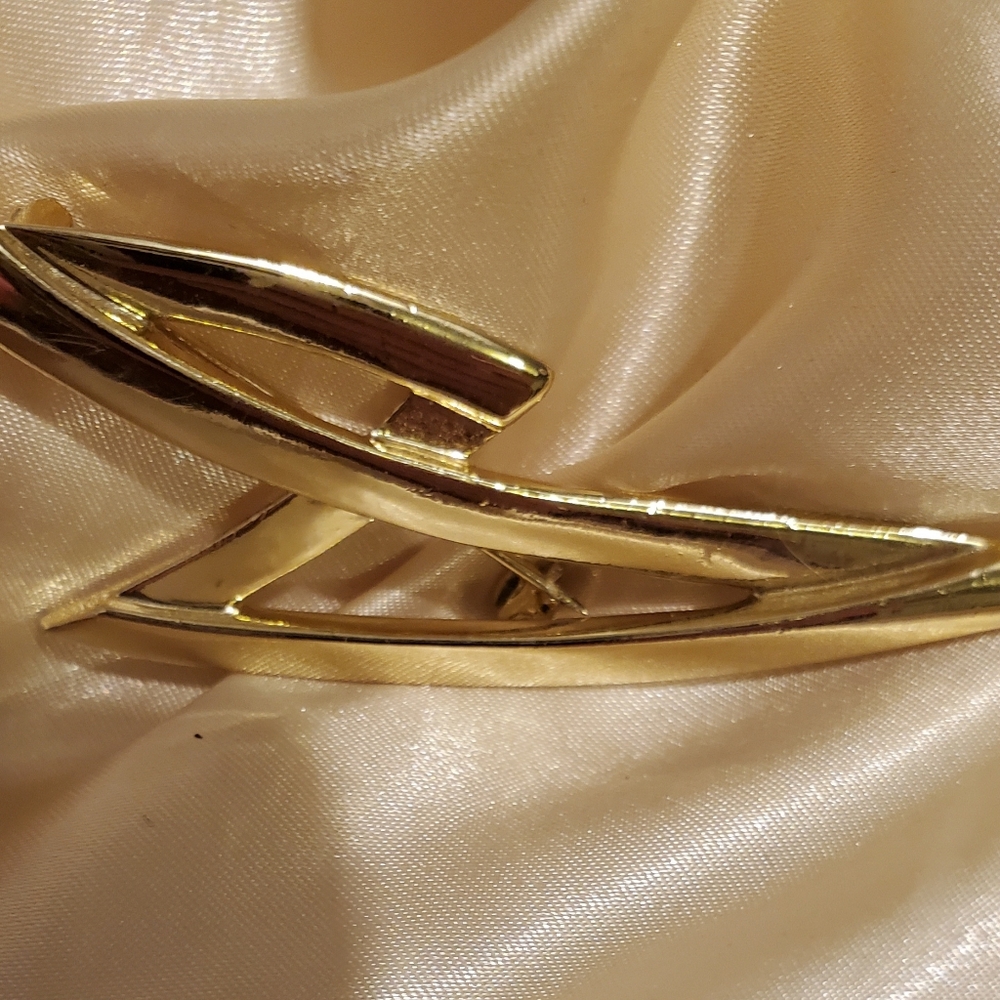 GOLD PLATED BROOCH - Picture 2 of 3